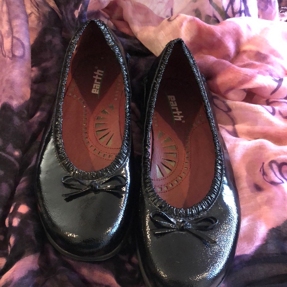 Earth slip on’s